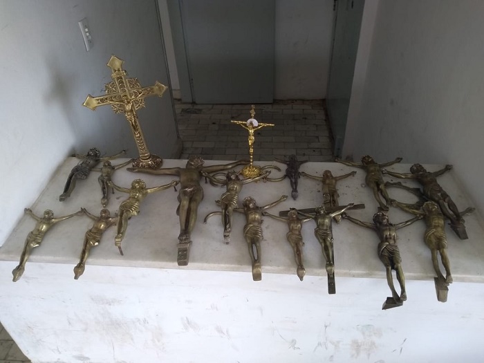 crucifixos_abandonados