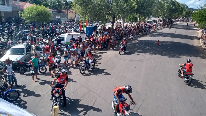 Fui em um grande evento de grau de moto 