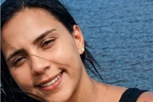 assassinada_a_tiros_dentro_de_casa