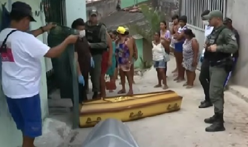 filho_mata_pai_e_madastra_a_facadas