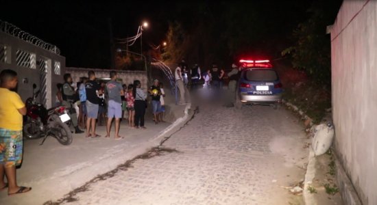 jovem_more_ao_marcar_encontro_com_mulher