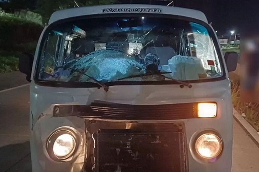 mulher_atropelada_por_kombi_na_br-232
