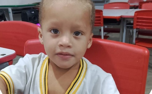 menino_afogado_em_buraco_de_fossa