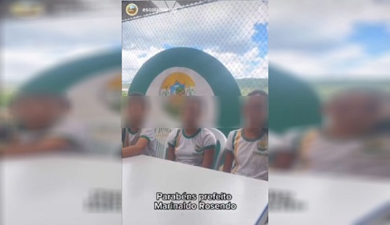 criancas_de_escola_publica_pedindo_votos