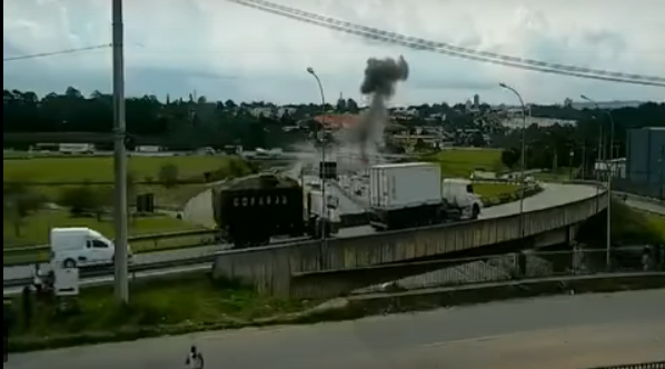 sao_paulo-caminhao_cai_do_rodonel