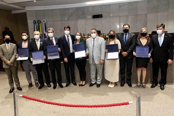 homenagem_a_profissionais_da_saude_durante_a_pandemia_da_covid-19