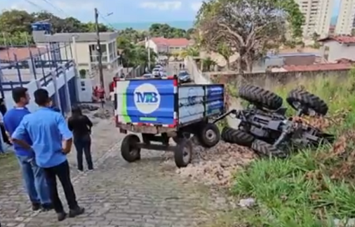 parnamirim-trator_capotar-cai_sobre_motorista